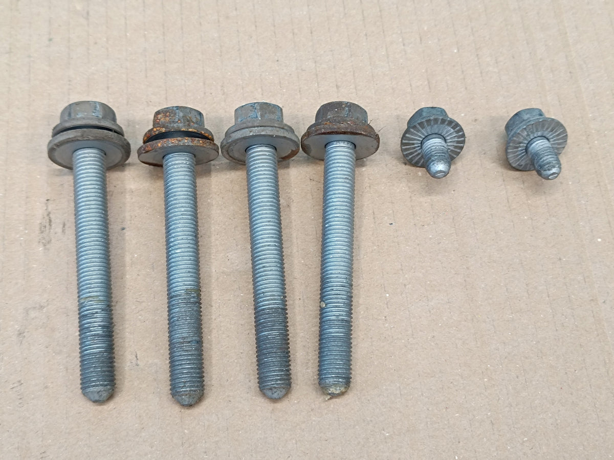 CUPRA LEON AVANT 2.0 TFSI 140KW 2024 R SLED BOLTS REAR