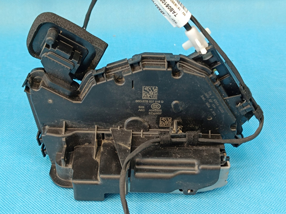 CUPRA LEON COMBI 2,0 TFSI 221KW 2023 R DOOR LOCK RIGHT FRONT 5TB837016D