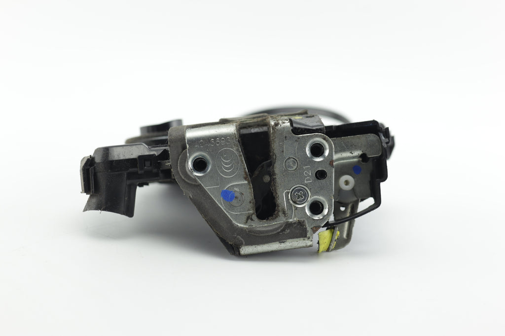 DOOR LOCK LEFT FRONT TOYOTA VERSO (2009-2013) 6 PIN EUROPE