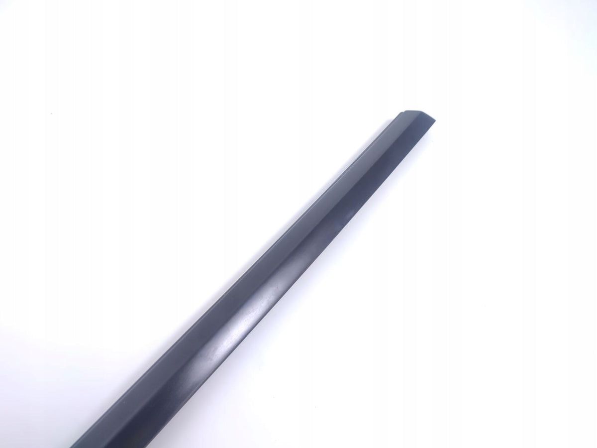 DOOR WINDOW SCRAPER STRIP RIGHT FRONT TESLA MODEL Y