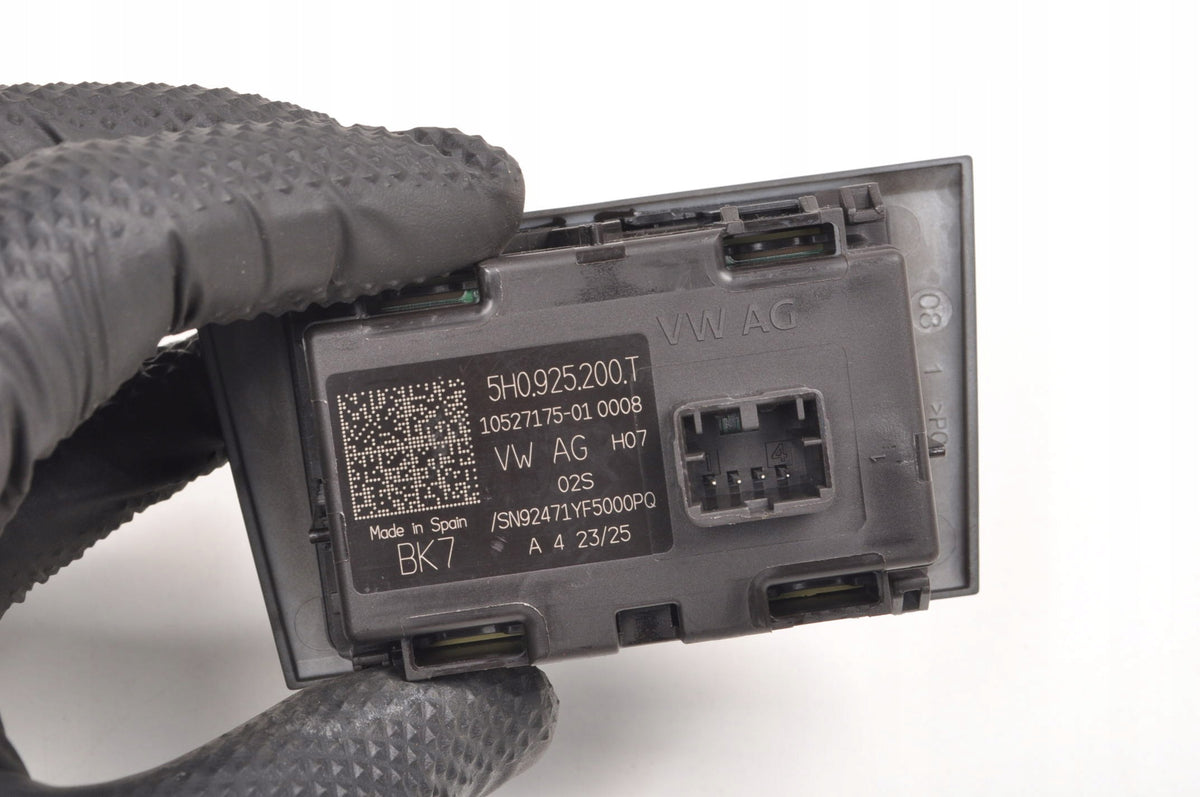 EMERGENCY LIGHT SWITCH VOLKSWAGEN GOLF VIII 5H0925200T 2025