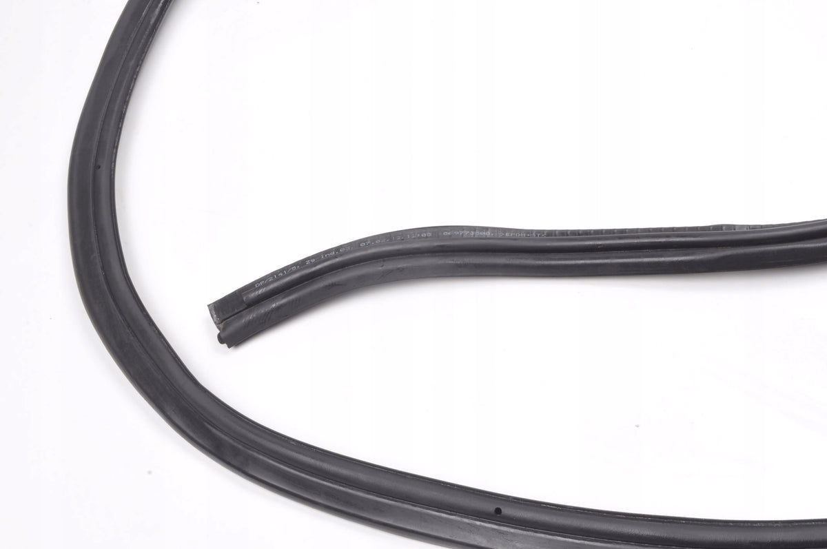 FERRARI CALIFORNIA 4.3 TAILGATE SEAL 69773500