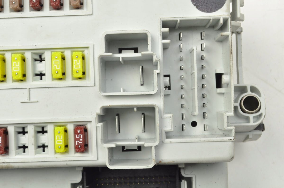 FIAT 500L 1.4 B FUSE BOX 51965996