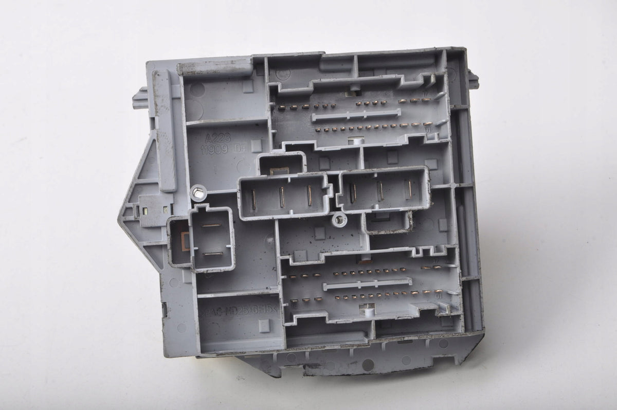 FIAT CROMA 1.9 D FUSE BOX 51804120