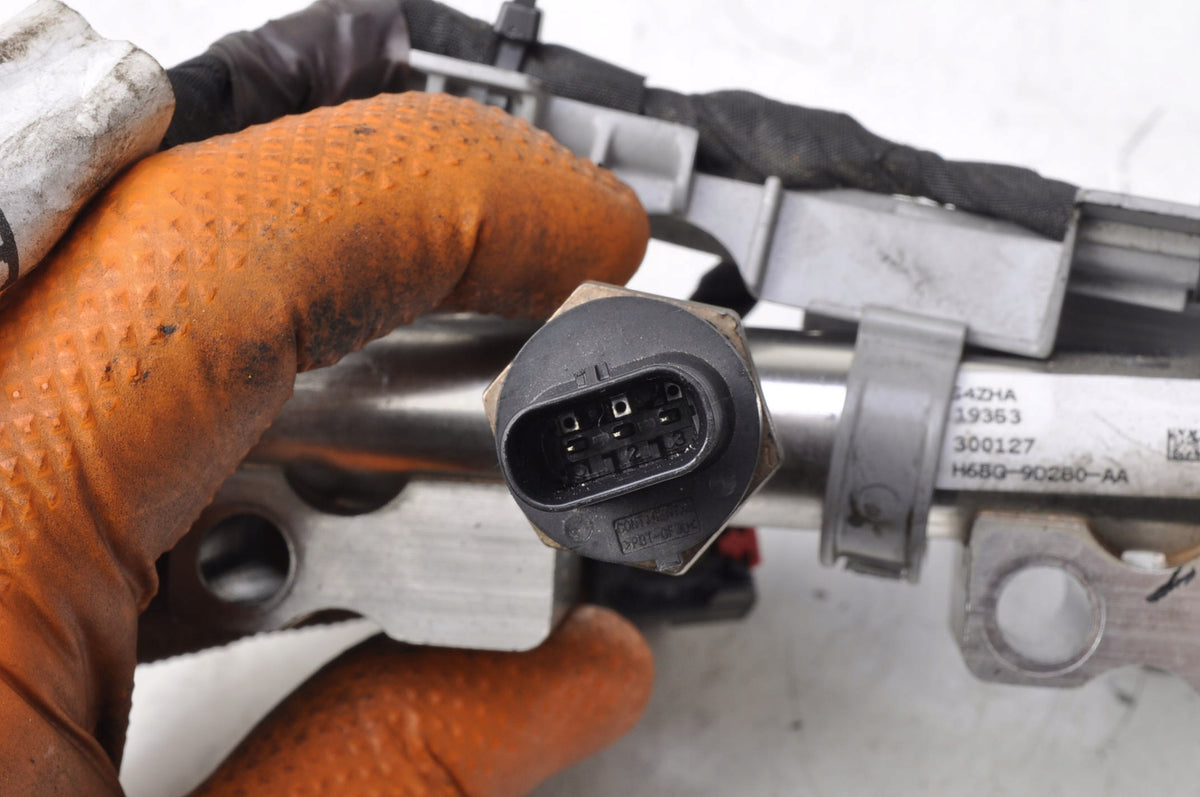 FORD FIESTA MK8 1.0 INJECTION RAIL H6BG-9D280-AA