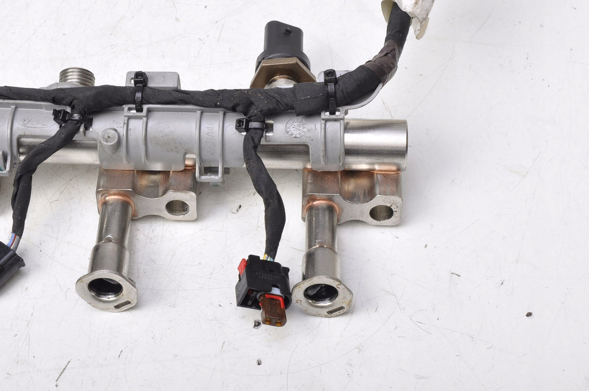 FORD FIESTA MK8 1.0 INJECTION RAIL H6BG-9D280-AA