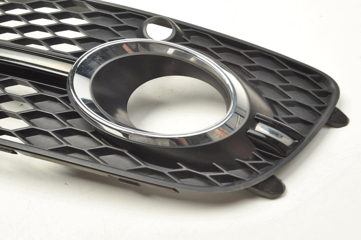 FRAME HALOGEN GRILLE RIGHT AUDI Q5 8R0807682N S-LINE LIFT