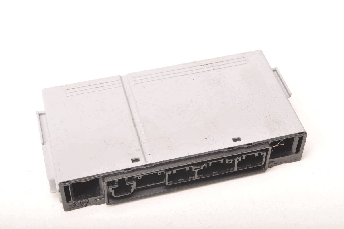 FUSE BOX LEXUS IS III 2.5 HYBRID 82644-53010-B