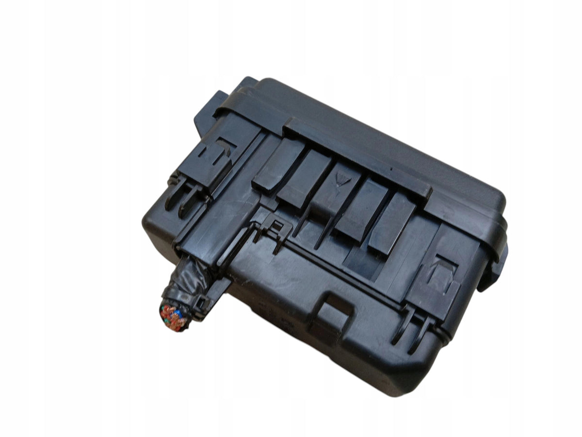 FUSE BOX LEXUS IS III 300h HYBRID 82662-30B70