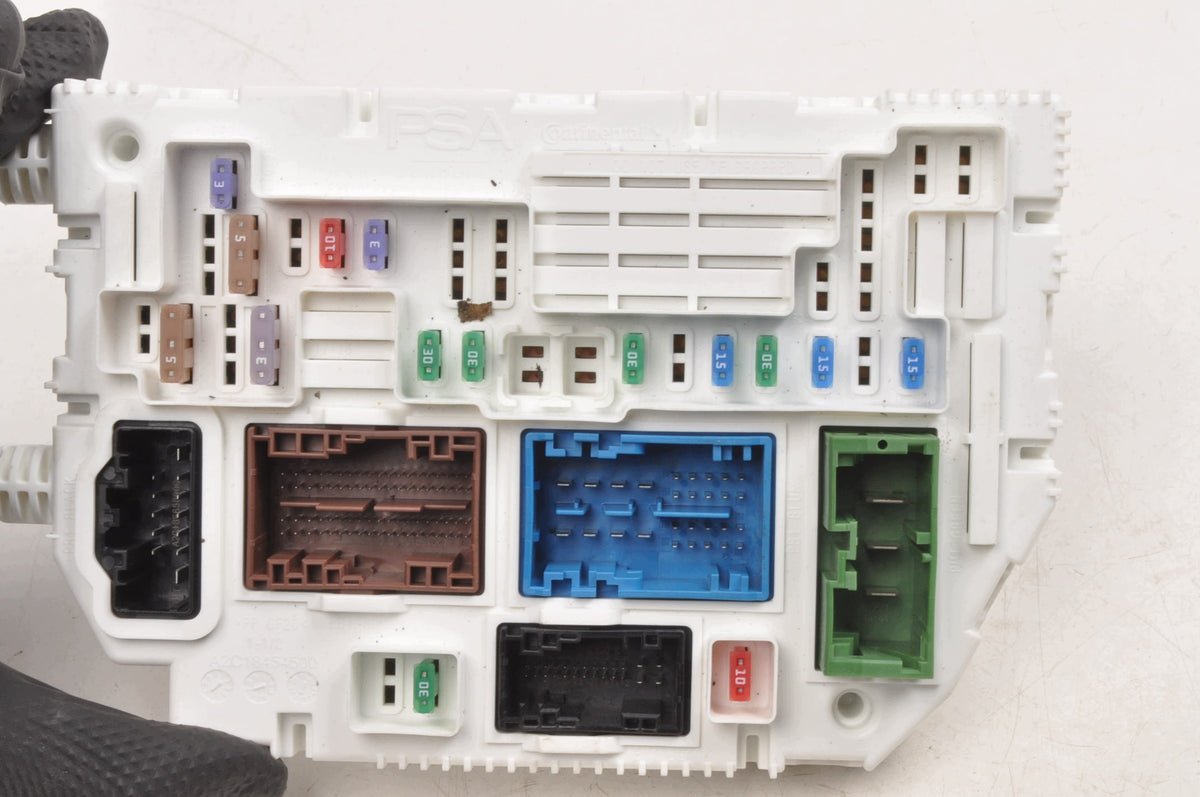 FUSE BOX OPEL ASTRA L 9846631480
