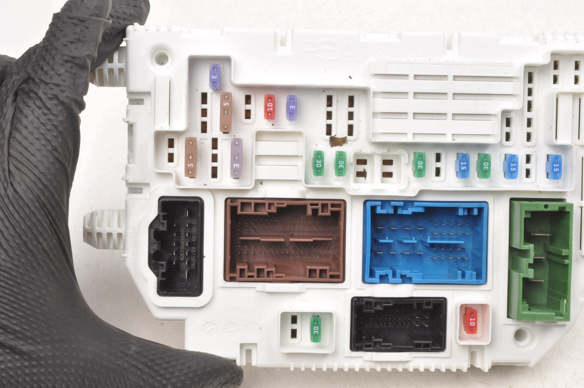 FUSE BOX OPEL ASTRA L 9846631480