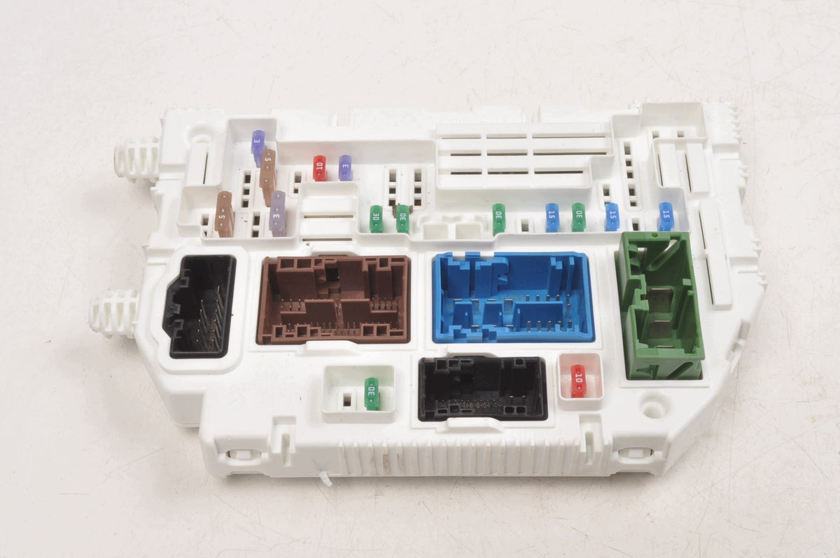 FUSE BOX OPEL ASTRA L 9846631480