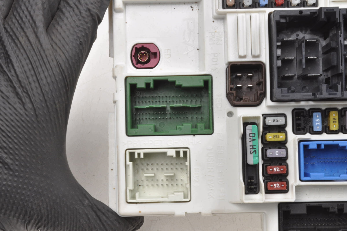 FUSE BOX OPEL ASTRA L 9857474480