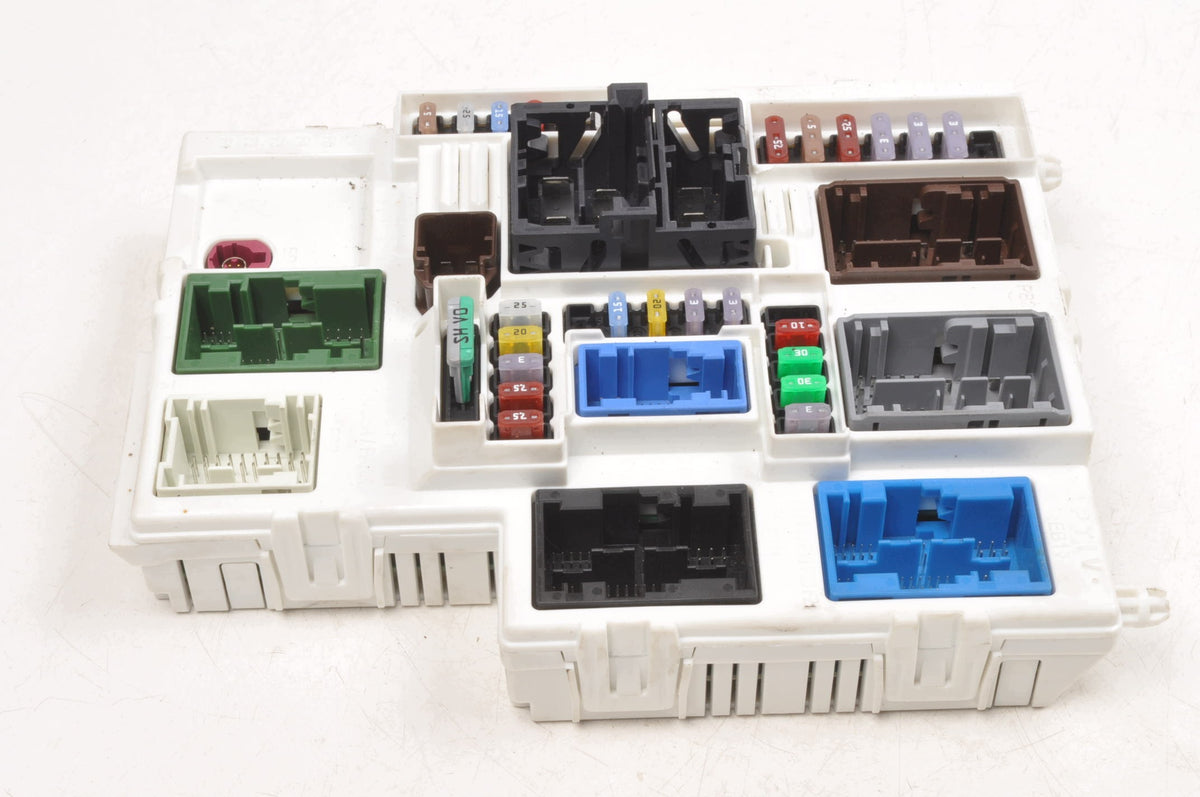 FUSE BOX OPEL ASTRA L 9857474480
