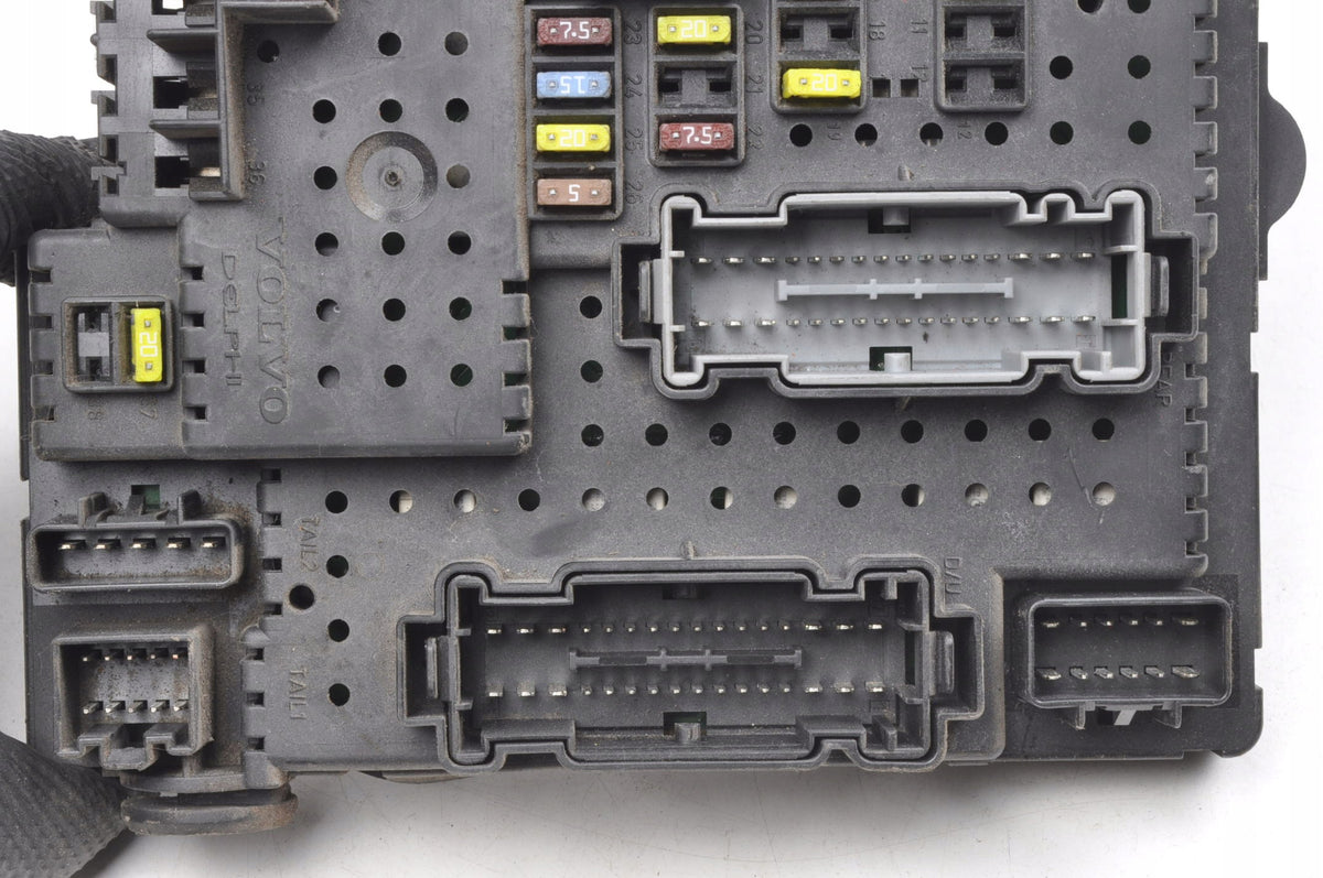 FUSE BOX VOLVO S60 AND V70 II 2.4 20V 140 KM 30786648