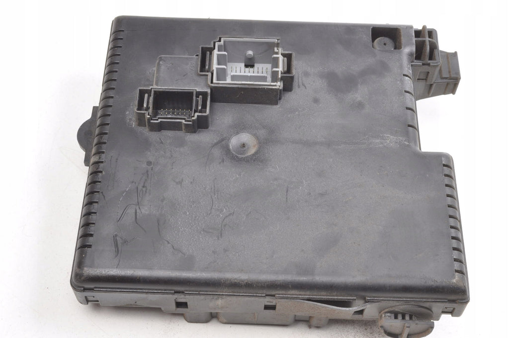 FUSE BOX VOLVO S60 AND V70 II 2.4 20V 140 KM 30786648