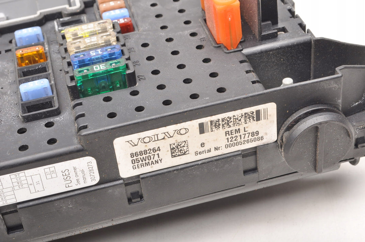 FUSE BOX VOLVO S60 V70 II 8688264
