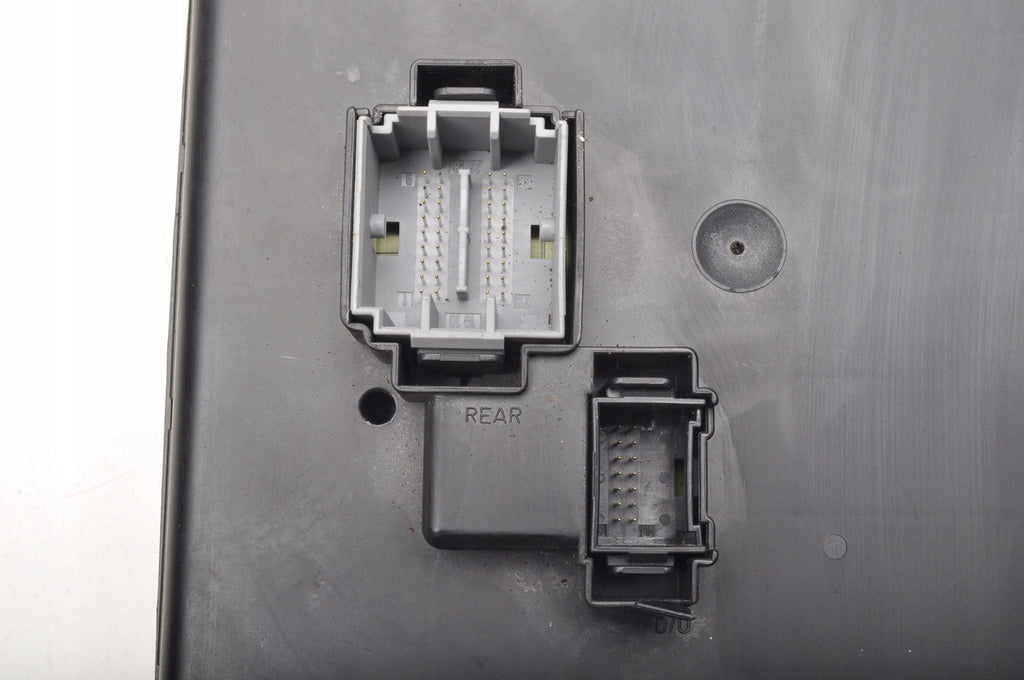 FUSE BOX VOLVO S60 V70 II 8688264