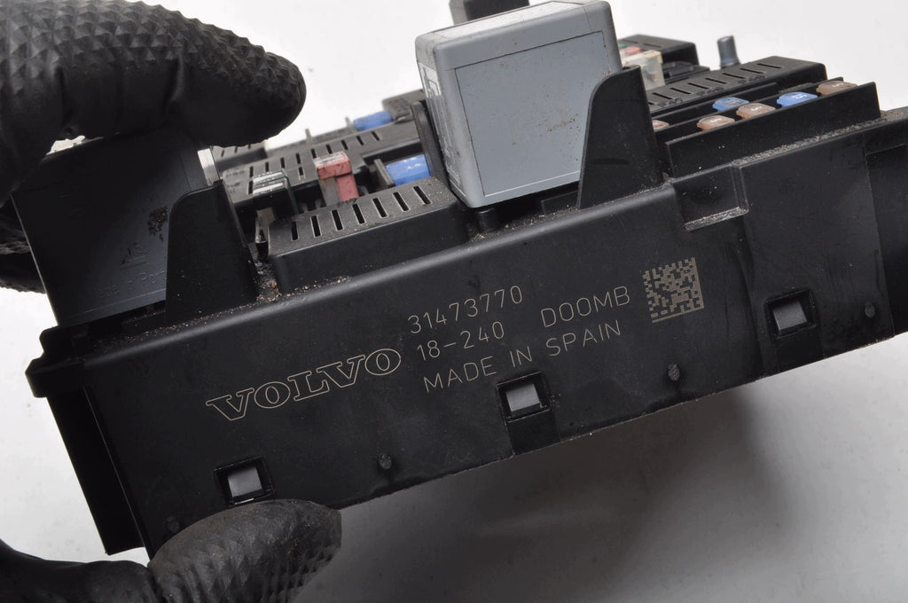 FUSE BOX VOLVO V60 II S60 III V90 S90 31473770