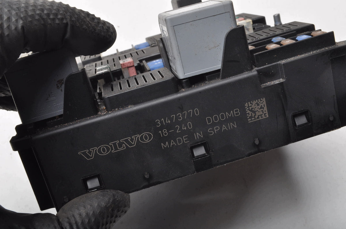 FUSE BOX VOLVO V60 II S60 III V90 S90 31473770