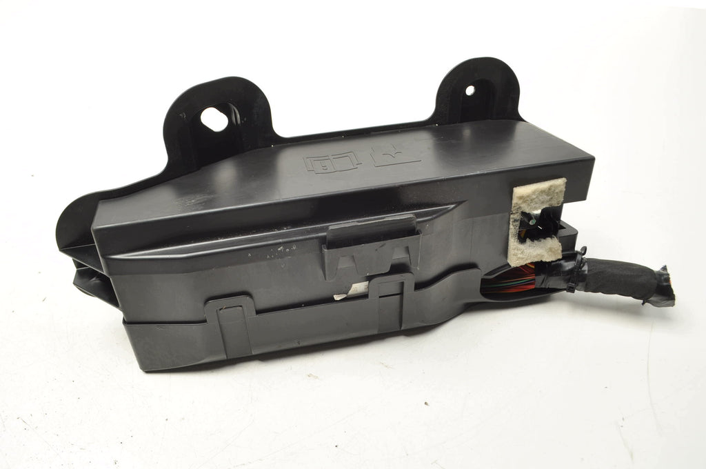 FUSE BOX VOLVO XC40 31473884 31473883