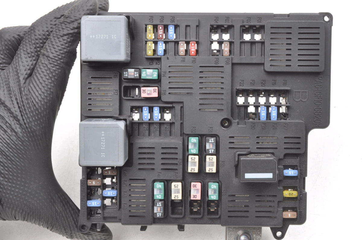 FUSE BOX VOLVO XC60 II 31473771
