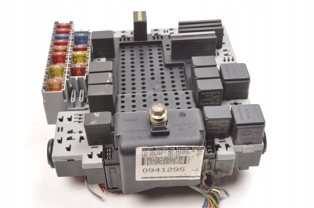 FUSE BOX VOLVO XC90 08696040