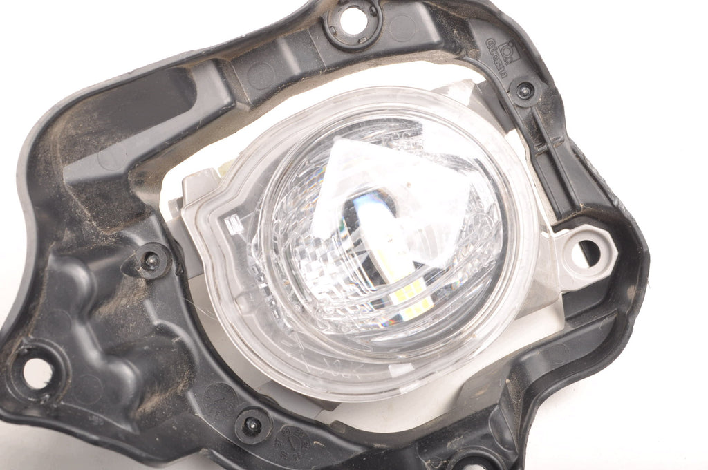 HALOGEN RIGHT TOYOTA YARIS CROSS 52112-0D230 26R