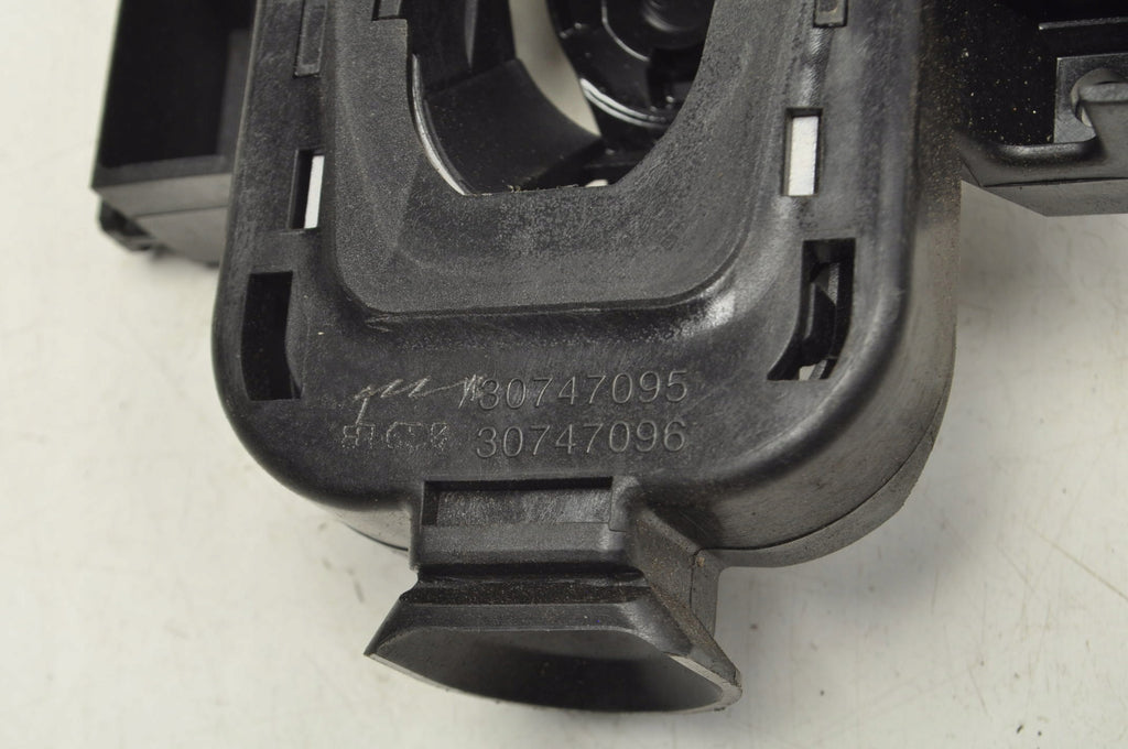 HANDLE HOLDER LEFT FRONT VOLVO S60 III V60 II 30747095