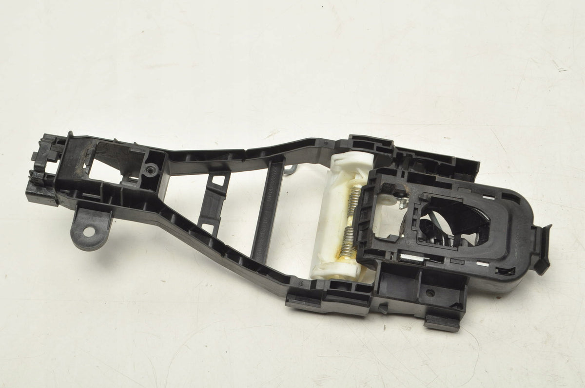 HANDLE HOLDER LEFT FRONT VOLVO S60 III V60 II 30747095