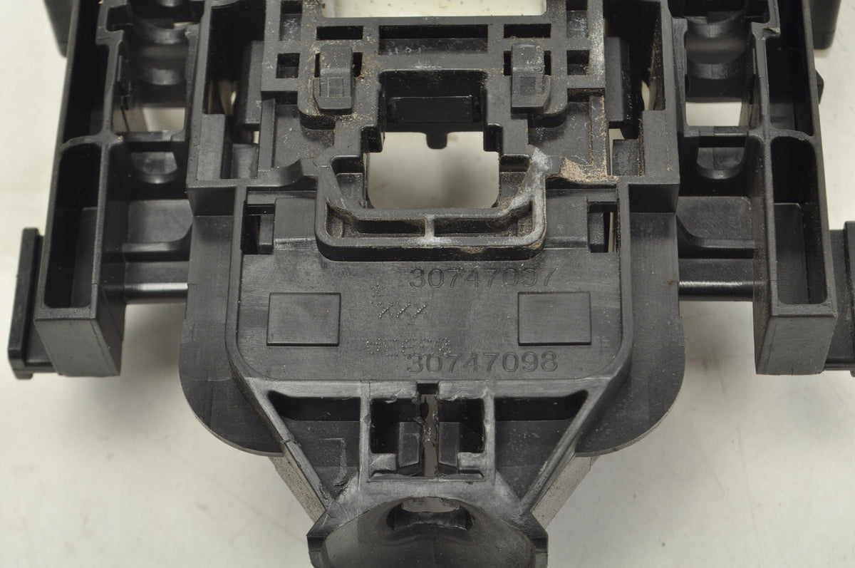 HANDLE MOUNT RIGHT FRONT VOLVO S60 III V60 II 30747097