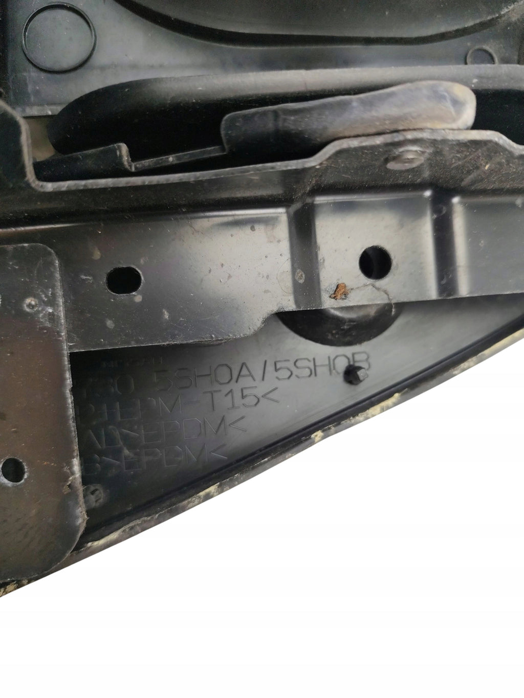 HOUSING CHARGING SOCKET PORT FLAP NISSAN LEAF II ZE1 65730-5SH0A