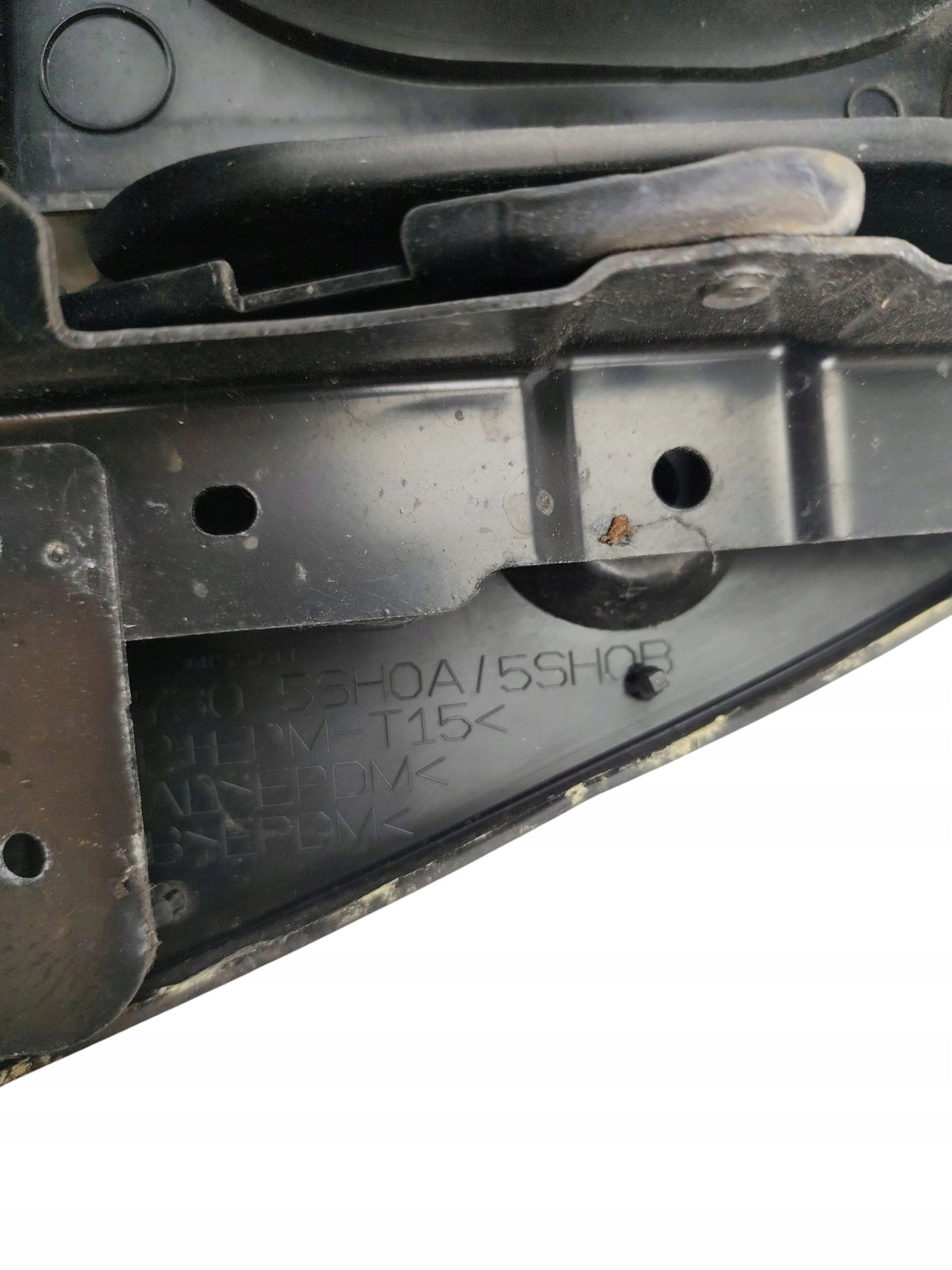 HOUSING CHARGING SOCKET PORT FLAP NISSAN LEAF II ZE1 65730-5SH0A