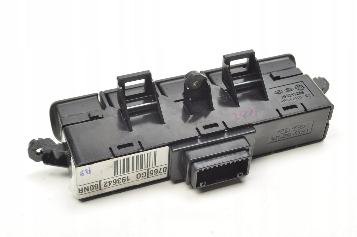 HYUNDAI I10 III SWITCH PANEL 93300K7550