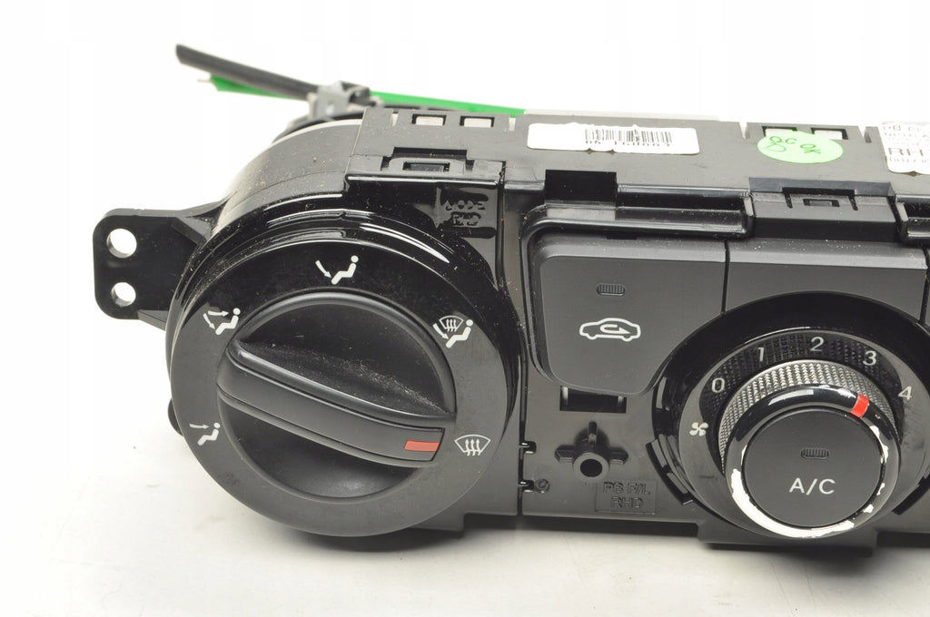 HYUNDAI I20 PANEL AIR CONDITIONING SWITCH 97250-1J640 LIFT