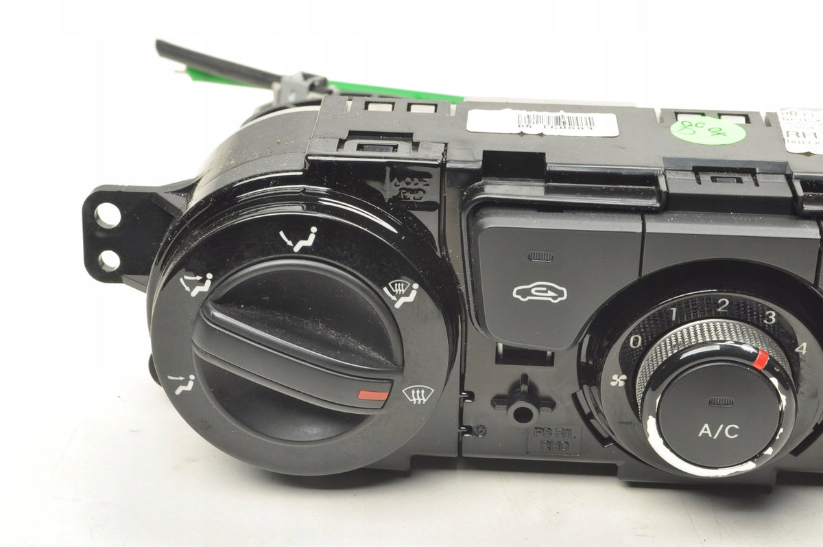 HYUNDAI I20 PANEL AIR CONDITIONING SWITCH 97250-1J640 LIFT