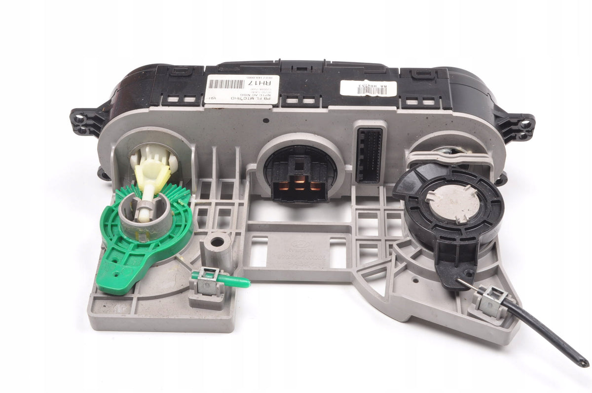 HYUNDAI I20 PANEL AIR CONDITIONING SWITCH LIFT 97250-1J640
