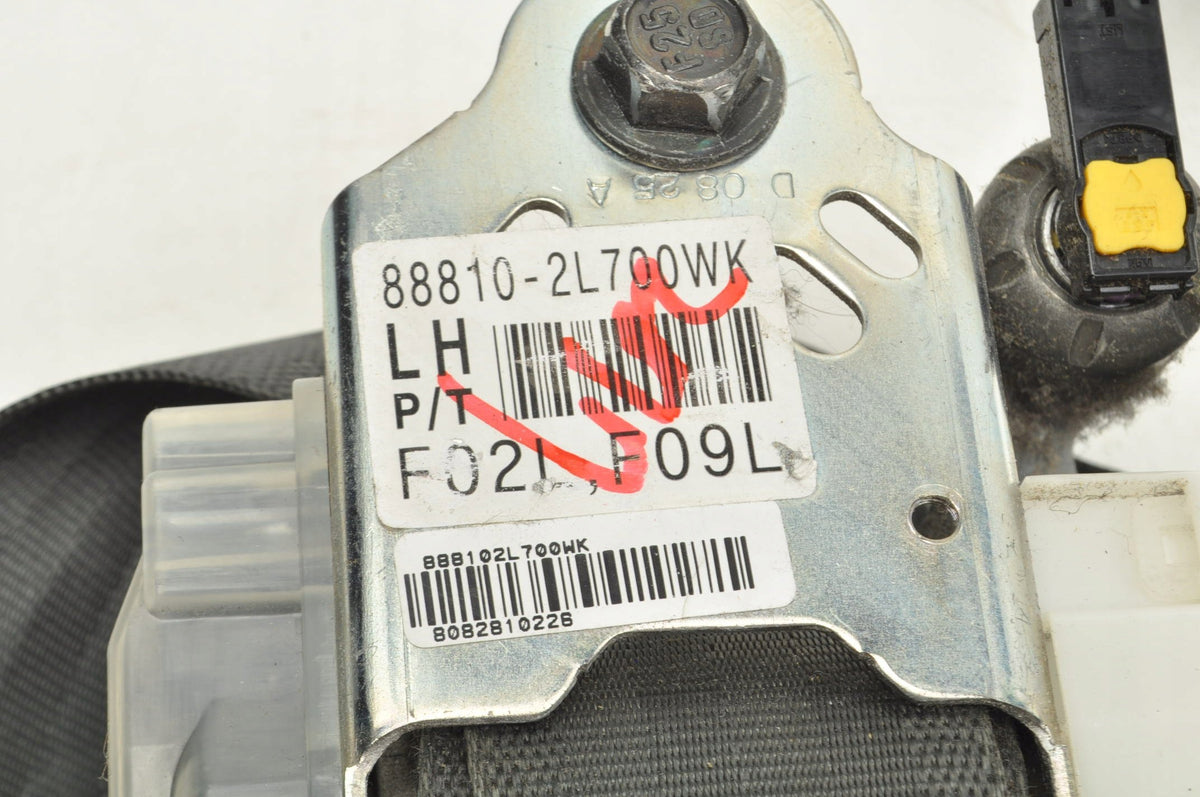 HYUNDAI I30 AND SEAT BELT LEFT FRONT EU 88810/20-2L700 HB 5D