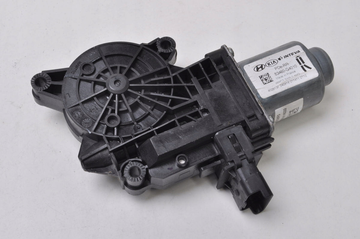 HYUNDAI I30 III WINDSCREEN MOTOR RIGHT REAR HB 5D 83460-G4010