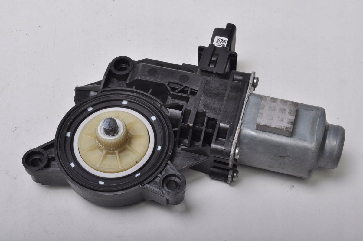 HYUNDAI I30 III WINDSCREEN MOTOR RIGHT REAR HB 5D 83460-G4010