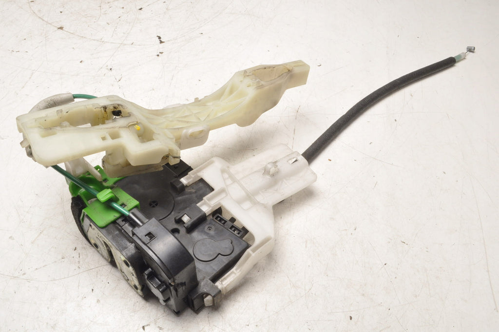HYUNDAI I40 DOOR LOCK RIGHT FRONT 81320-3Z010