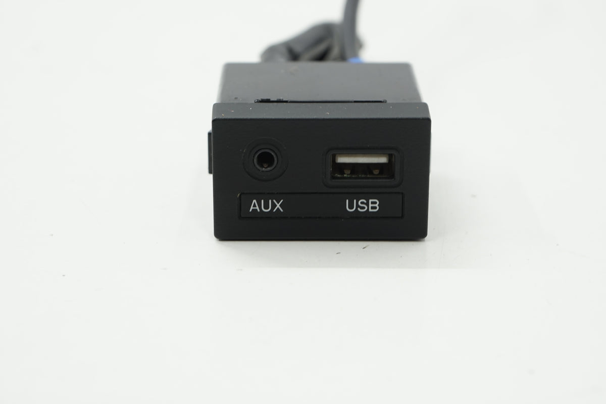 HYUNDAI I40 LIFT 16R SOCKET USB PORT AUX 96120-3Z6004