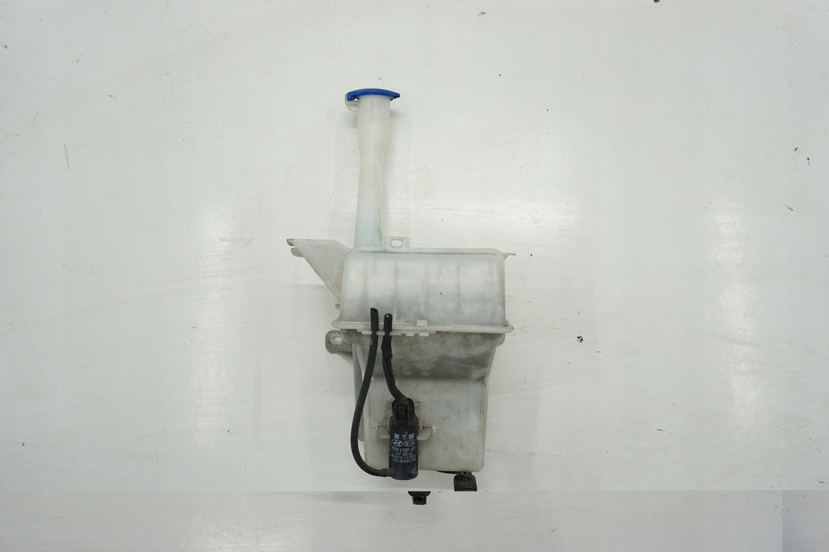 HYUNDAI I40 SEDAN WASHER RESERVOIR