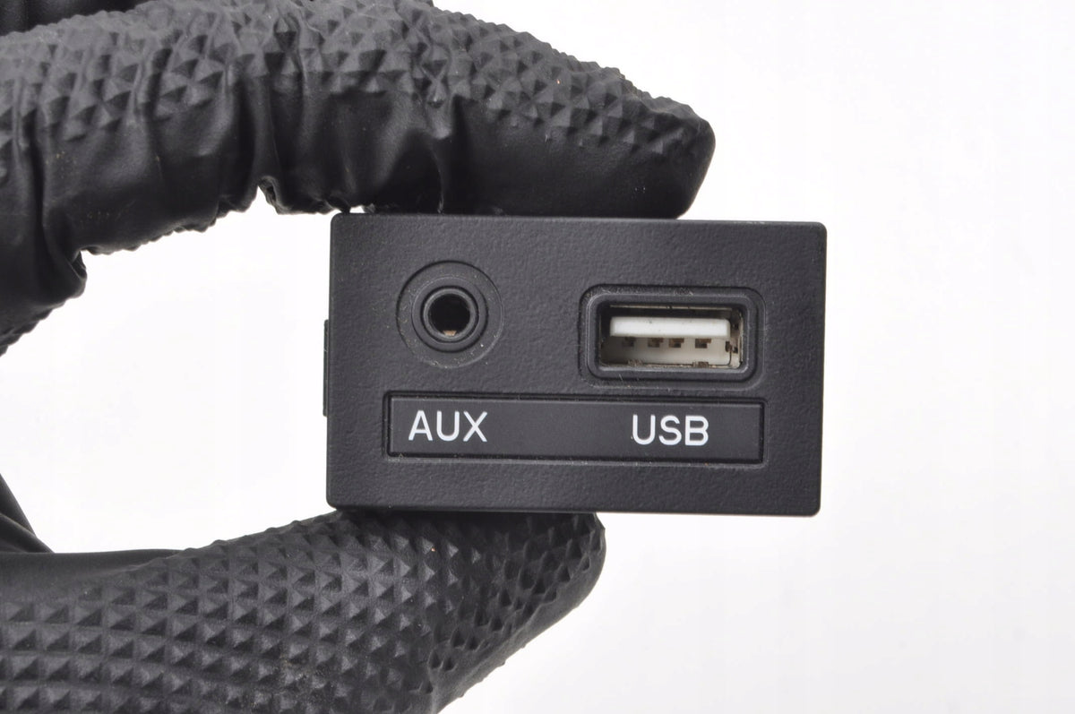HYUNDAI I40 SOCKET PANEL USB INPUT 3Z6004X 96120-3Z6004X LIFT