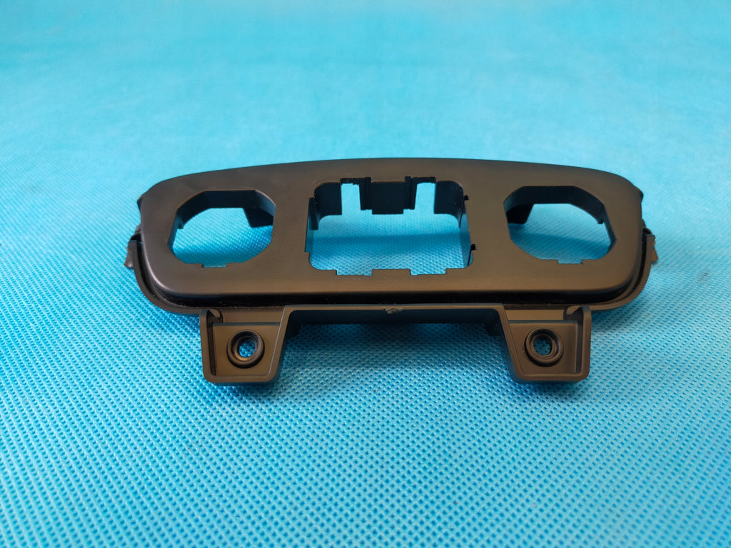 HYUNDAI SANTA FE 4 IV 2.0CRDI 185KM 2020R CHARGING PORT FRAME AND SOCKET