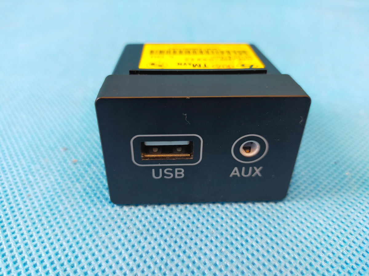 HYUNDAI SANTA FE 4 IV 2.0CRDI 185KM 2020R USB PORT SOCKET AUX 96120-S1100