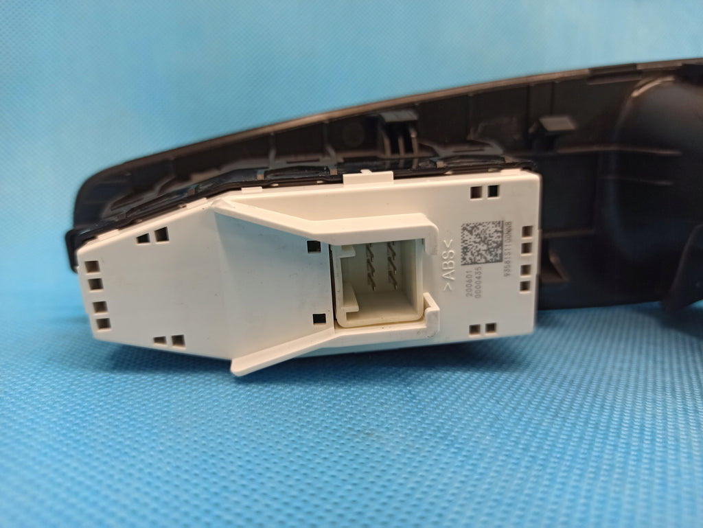 HYUNDAI SANTA FE 4 IV 2.0CRDI 4x4 2020 R DOOR SWITCH PANEL LEFT REAR