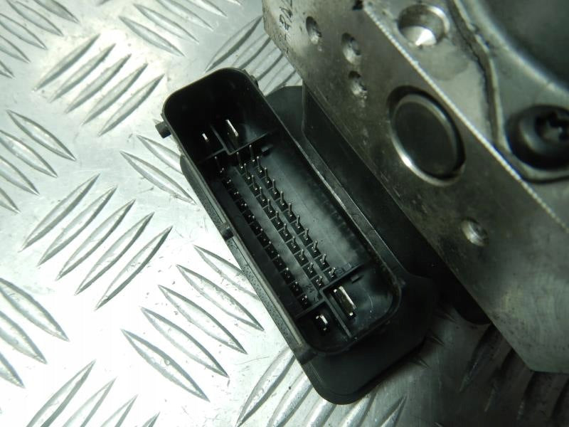 HYUNDAI i40 PUMP ABS 58920-3Z930