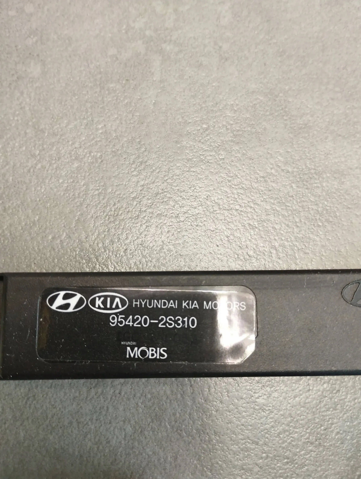 Hyundai ix35 ANTENNA AMPLIFIER 95420-2S310
