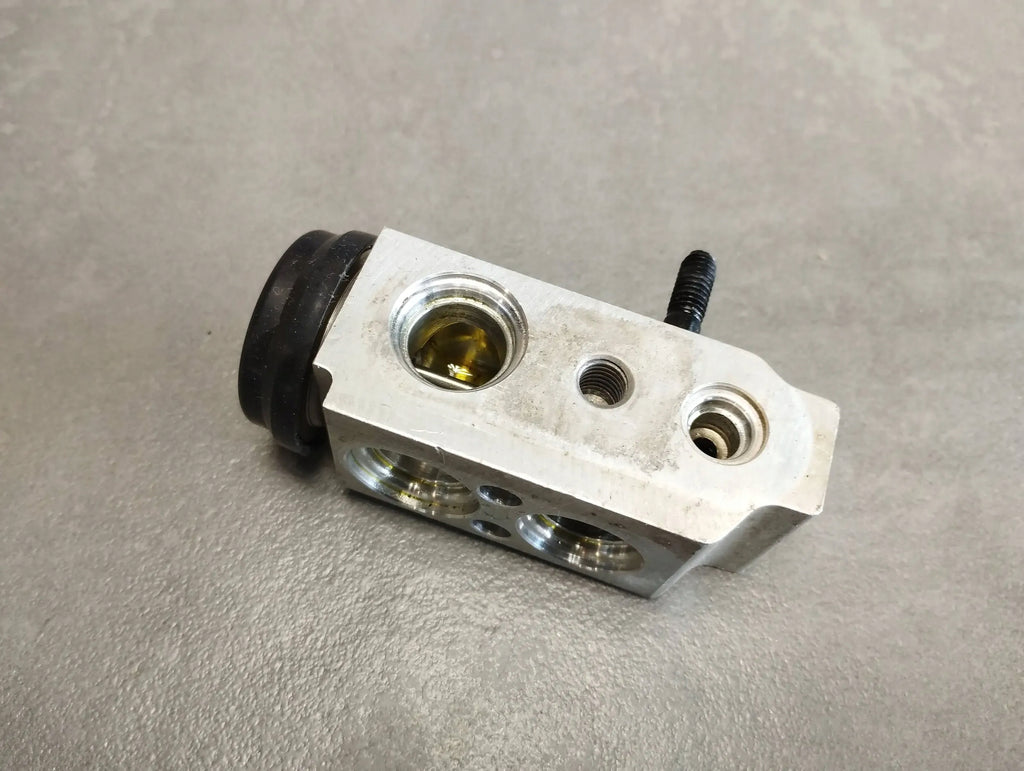 Hyundai ix35 EXPANSION VALVE 97775-2Y250